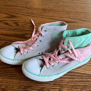 Size 4 Kids Converse Chuck Taylors